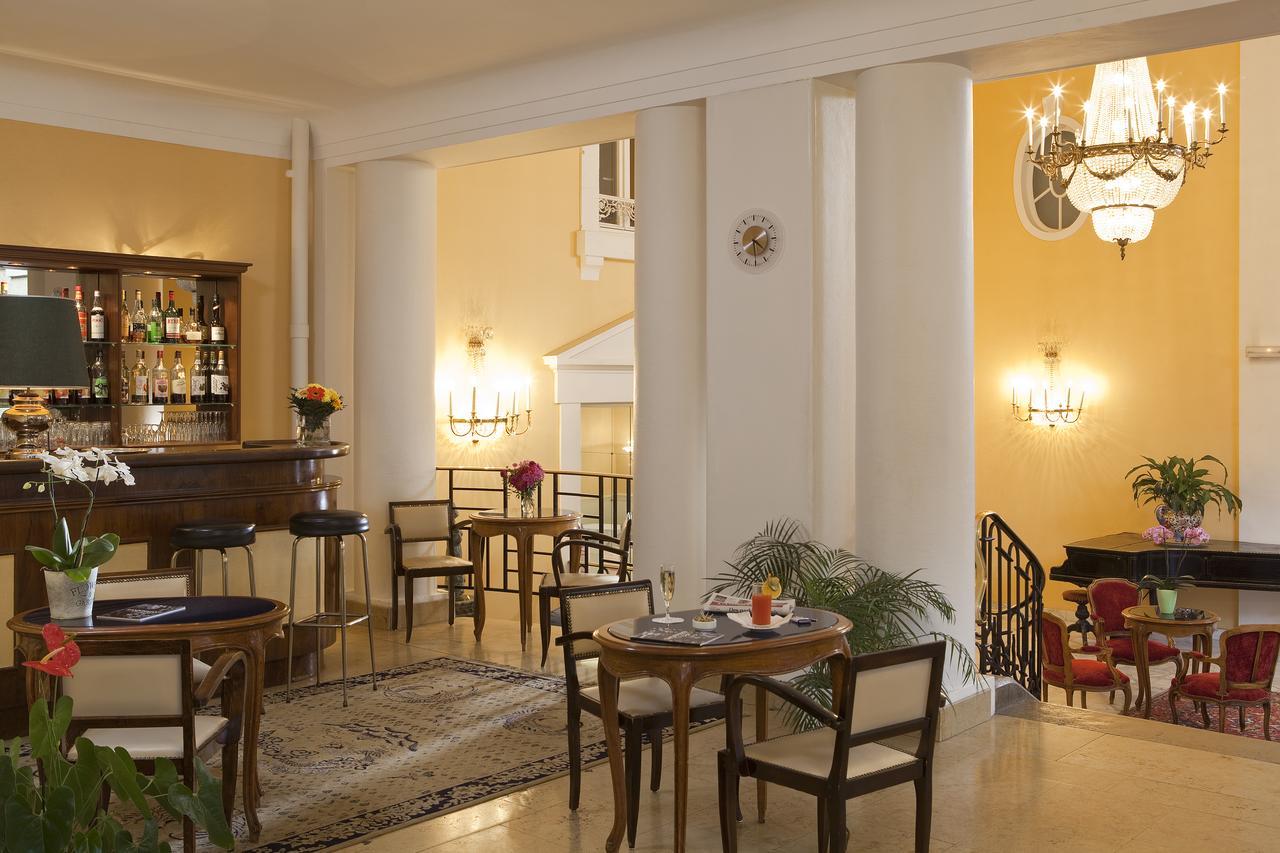 Logis Hotel Royal Saint-Mart 호와야 외부 사진
